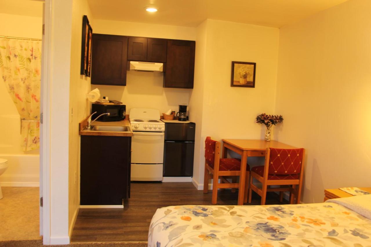 Mariners Cove Inn Уестпорт Екстериор снимка