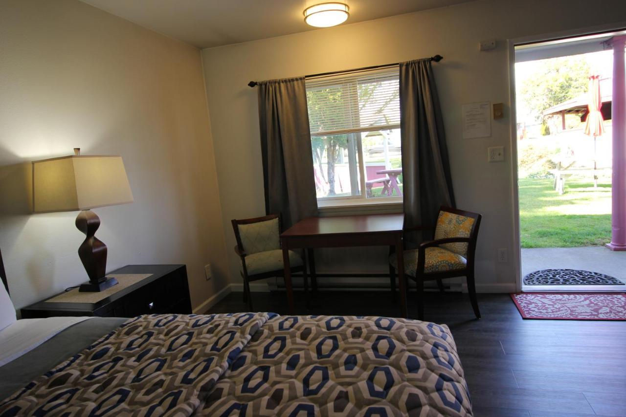 Mariners Cove Inn Уестпорт Екстериор снимка